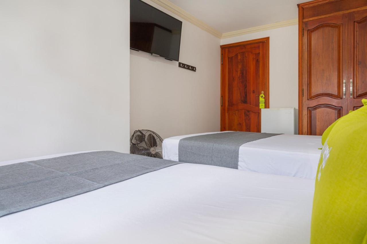 Hotel Boutique Laureles Home - Ayenda 1258 (Adults Only) Медельин Экстерьер фото