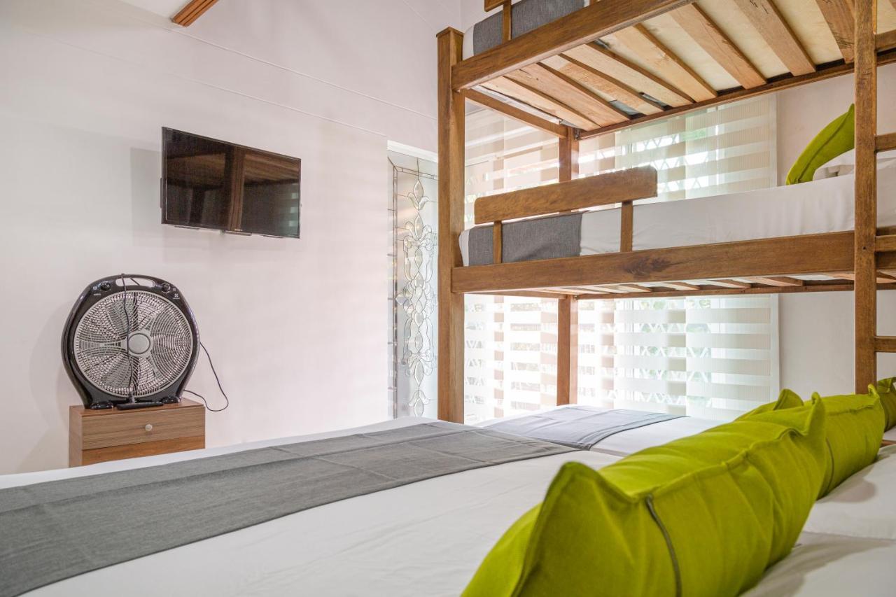 Hotel Boutique Laureles Home - Ayenda 1258 (Adults Only) Медельин Экстерьер фото